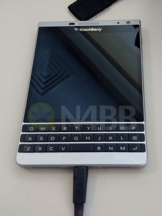 بلاك بيري دالاس BlackBerry Dallas يحمل تصميم يشبه بلاك بيرى باسبورت